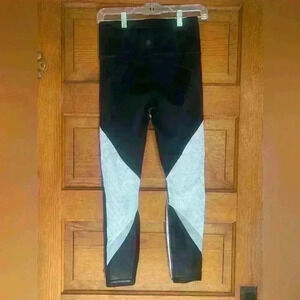 Athleta HighRise Precision Black&White Leggings, mesh cutouts size S, 25” inseam